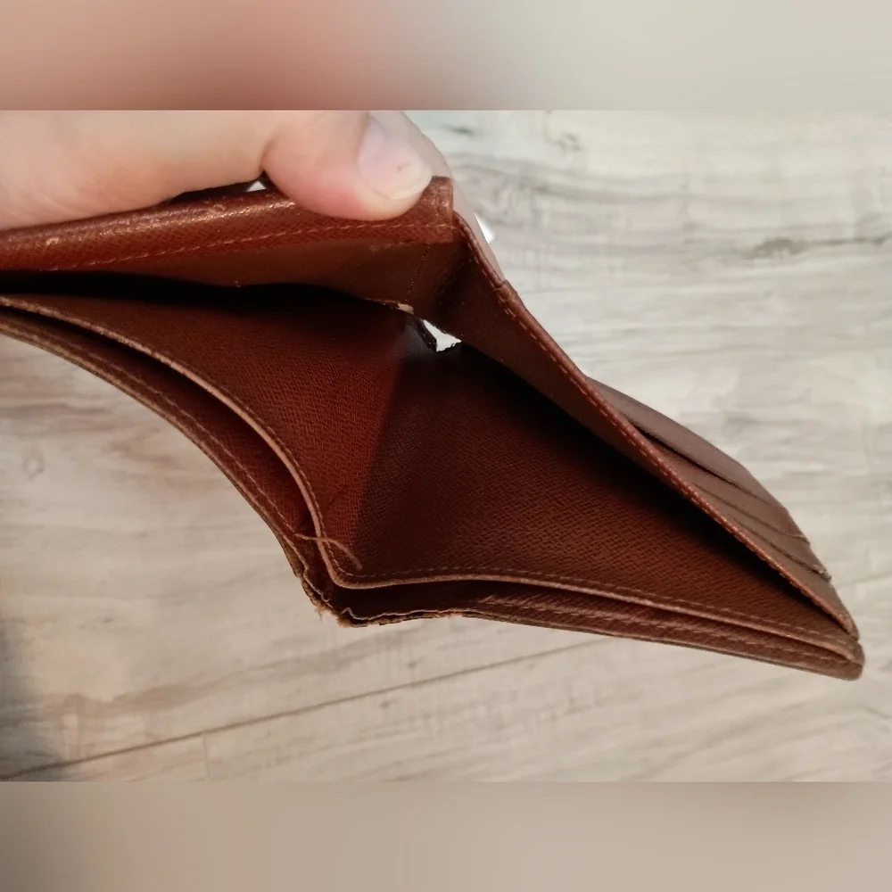 Louis Vuitton Men’s Monogram Billfold Wallet